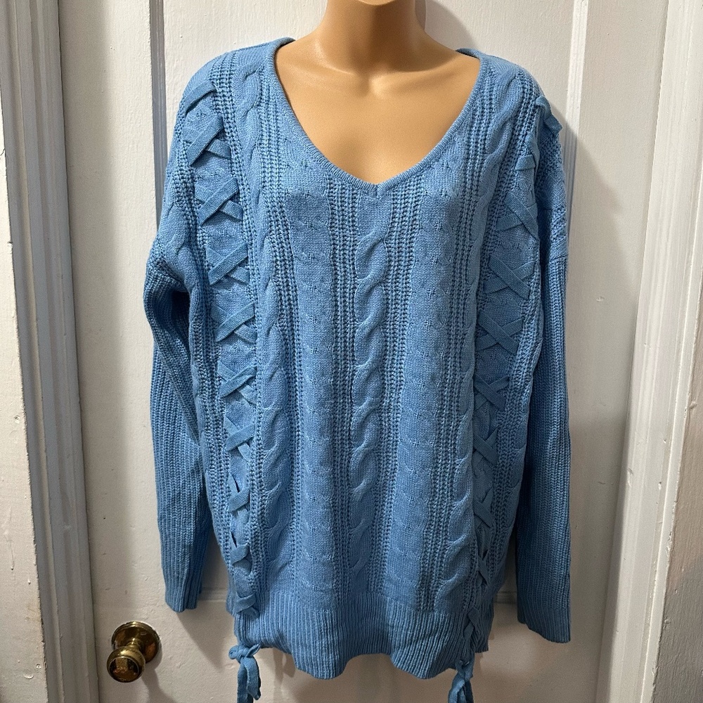 White Label Blue Acrylic Braided Accent Sweater in‎ L